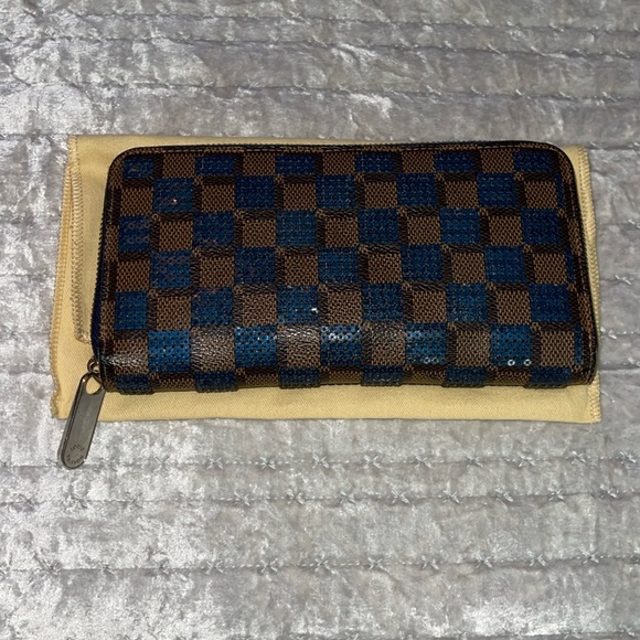 Louis Vuitton Handbags - Louis Vuitton Damier Payette wallet excellent condition.. Size 7 1/2 x 4 inches